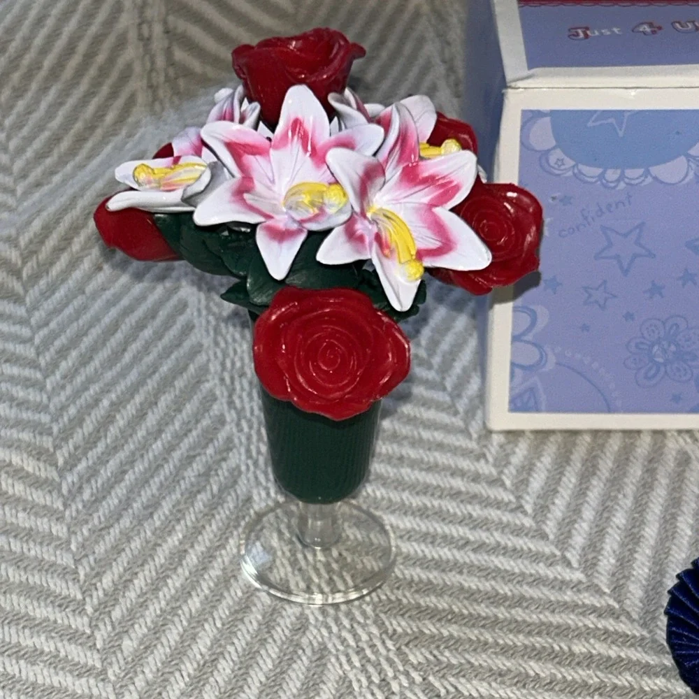 My American Girl Doll Pet Show Set trophy, flowers, ribbon, vase and Box A3